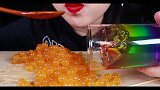 是超级漂亮的彩虹果冻杯和爆爆珠呀，大口大口吃太过瘾了