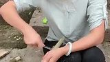 四川功夫妹子，心灵手巧的，徒手制作竹子风铃