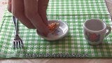 贪玩仓鼠把腿给摔折了，医生打上石膏后，这画风也是挺可爱的
