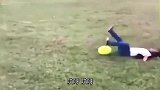 搞笑视频：已经满足不了你了吗？还必须得挖掘机上吊了吗？