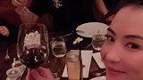 张柏芝与三胎生父疑同居甜蜜同框，脖子上吻痕抢镜
