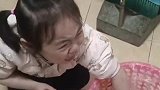 孩子把剩饭偷倒垃圾桶