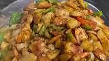 别再添菜了，这么一大盆海鲜饭养猪呢？