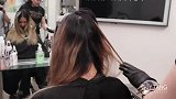 漂亮女生嫌头发两段色不够美，全头染浅金色，真时尚