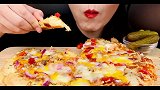 小姐姐独享一整个大披萨，听咀嚼音就感觉超级美味啊