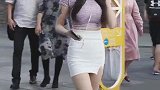 小姐姐这样的身材，应该很多女孩子都会羡慕吧