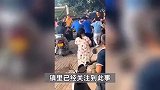 江西多名执法人员殴打一名男子？一女子将其护身下哭喊，官方介入