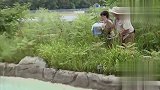 竟然用蛇吓唬美女，太恶搞了