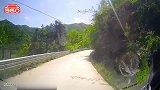 穷游中国第四天，路线选择错误，在大山里差点和半挂车相撞