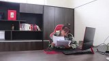 董事长穿破衣服回家，没想到兄弟姐妹不嫌弃，董事长看到后笑了