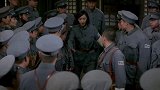 姑娘带团长来地道里，谁料里面藏着一个人，团长一见他激动坏了