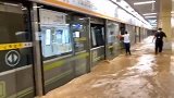 郑州地铁沦陷了，这雨也该停了吧！！