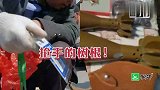 地摊新鲜货 树根破碗啥都有