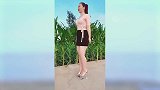 大妈这高跟鞋目测不低于十五，硬生生让自己曲线更修长