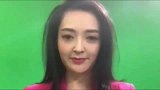 新闻主持人，现场戴假发，从直接到岁