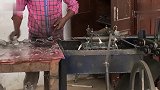 小作坊手工制作铁丝网,动作太娴熟了