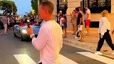 大哥这泊车技术涨见识了，不优雅但安全，避免磕着路牙子
