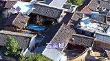 云南大山石头城，已有700多年，108户人家共居一块石头上