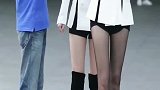 时尚街拍情侣秀恩爱，我只服气这位小哥哥