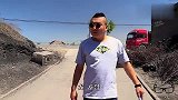 “富豪”回村，见人就送礼物，一掷千金的感觉真的太爽了