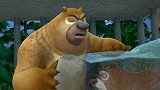 熊出没之雪岭熊风：熊二用推车把被冻起来的熊大拉走