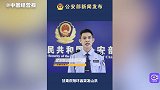 甘肃交警紧急救援洪水中受困群众