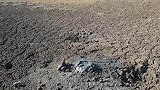 男子坐飞机时偶然发现“地球之眼”，赶忙下去查看，还是“活”的