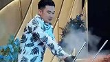 新郎在自己的婚礼现场烤串，放在全国，这也是相当炸裂的