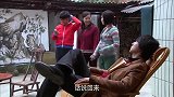姚一扇躺在椅子上胸有成竹