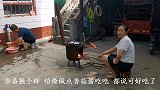 公公用4毛钱香菇根做大酱，婆媳吃过瘾了，公公：我一顿能吃仨饼