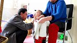小孔宝玩了一上午，回家睡了两个多小时，起来了换上衣服又出去玩