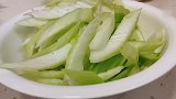 同样的白菜，为什么大厨做的更好吃，连汤汁都喝光了，好韵味！