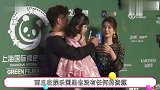 洪欣复出进剧组拍古装戏,女儿像小猫一样黏妈妈