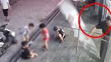 醉客推倒玻璃砸中玩耍孩子：一男孩头部被砸一女孩腿部被压