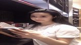 图书馆偶遇一位小姐姐，清纯的五官真让人着迷！