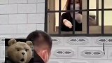 太会玩了，男方接亲往女方屋里扔烟雾弹，大门瞬间失守