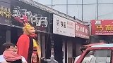 搞笑配音，都是通讯员，凭啥它带天线呐