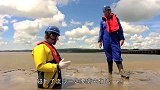 遇到流沙还能自求成功吗！老外自制流沙池跳进下，不料意外发生了