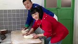 我们两口子越来越和谐了，干活也能找到快乐