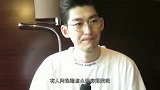 一夜爆红，两段感情，却被“骂”十年