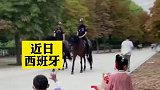 孩子们在异国穿汉服，回头率超高