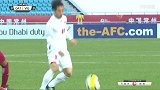 阮公凤前场抢断挑球过人 越南梅西可惜手球在先