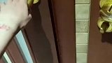 要是三更半夜开这房门，会是什么样的后果