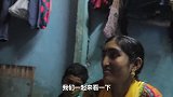 住在贫民窟的印度女人，为何能穿金戴银？背后原因令人心疼！
