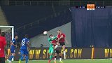 上港险些攻破永昌打门 阿瑙力压后卫头球被门柱拒绝