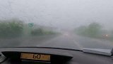 在高速遇到大雨怎么行车
