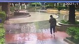 讲究人，还知道脱鞋