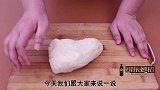 家里没有擀面杖，教你擀饺子皮的技巧，方法简单，都学学吧