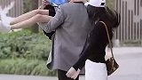 姐妹俩个人用套路收获了小哥哥