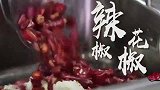特色毛肚的最佳涮法，七上八下这个程度，煮的是最好吃